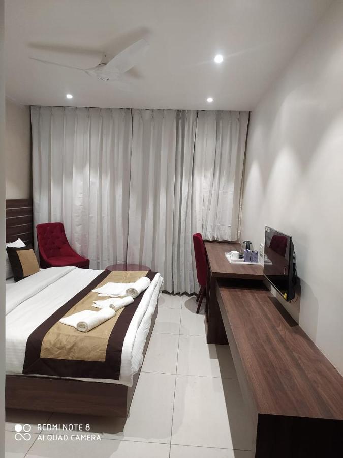 Rajlaxmi Hotel - Free Airport Pickup And Drop Jaipur Exterior foto